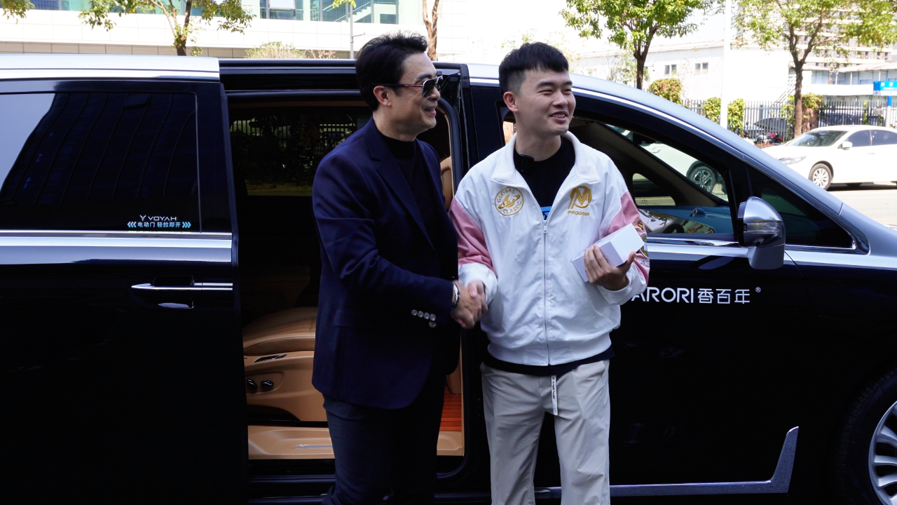明星大咖+千万级网红齐聚香百年 | 硬核工厂溯源彰显行业领军实力